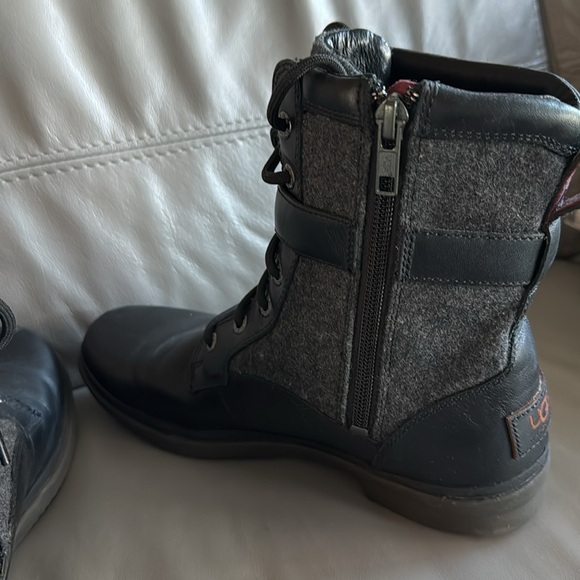 Ugg black leather waterproof boots size 7 - Picture 5 of 8